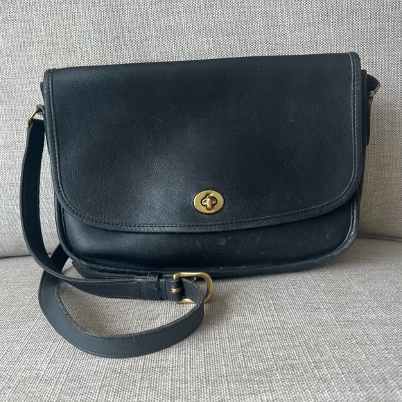 Coach Handbags - Vintage Coach 9790 City Bag Shoulder Bag Turnlock Crossbody Black Bag
